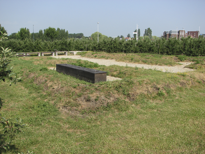 905404 Gezicht op de contouren van het Romeinse badhuis bij Castellum Hoge Woerd (Hoge Woerdplein 1) te De Meern ...